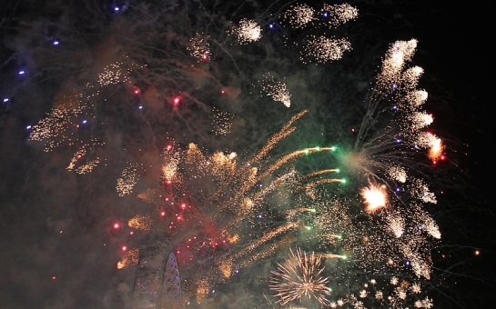 The London NYE 2016 fireworks across the London Eye